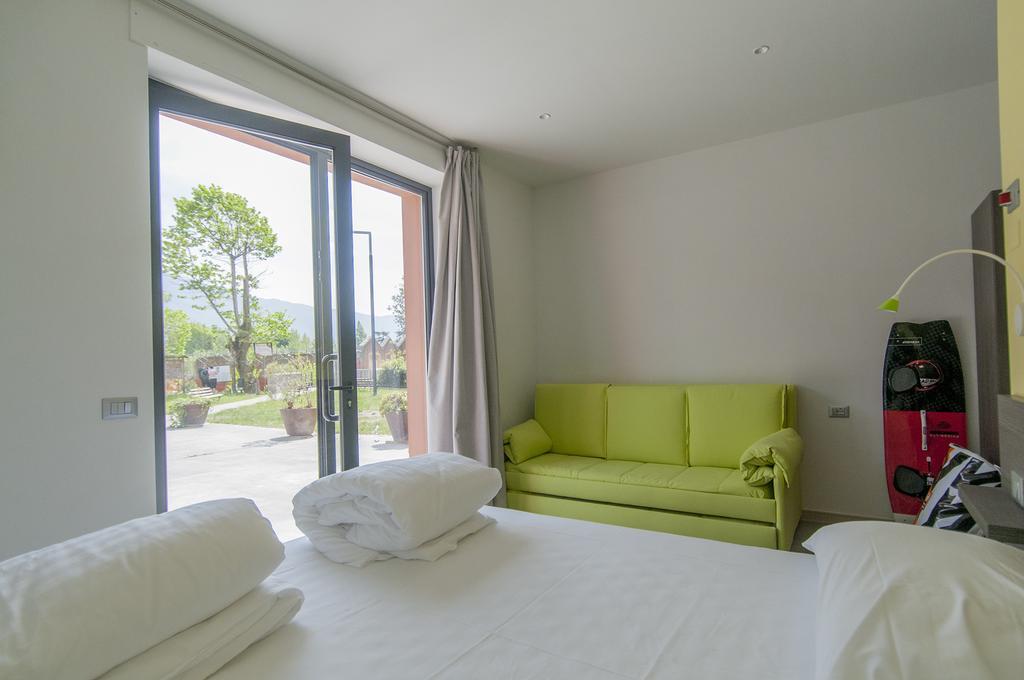 Campione Del Garda Surf House Hostel Pieve  Bagian luar foto
