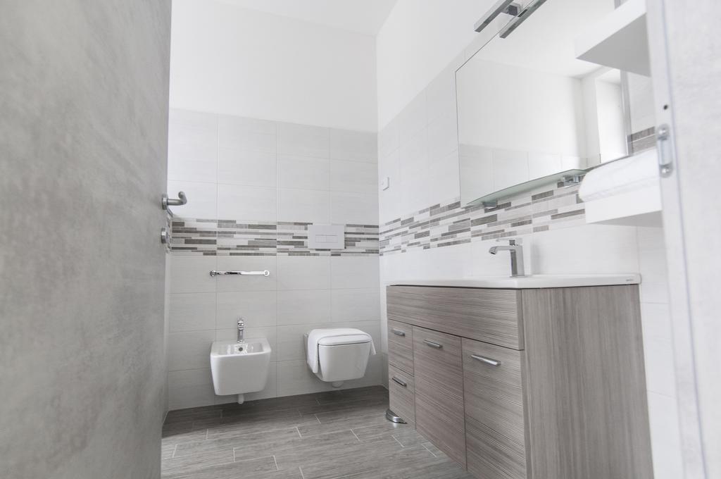 Campione Del Garda Surf House Hostel Pieve  Bagian luar foto