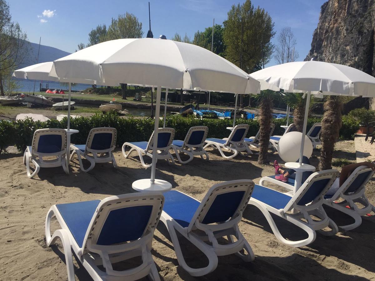 Campione Del Garda Surf House Hostel Pieve  Bagian luar foto